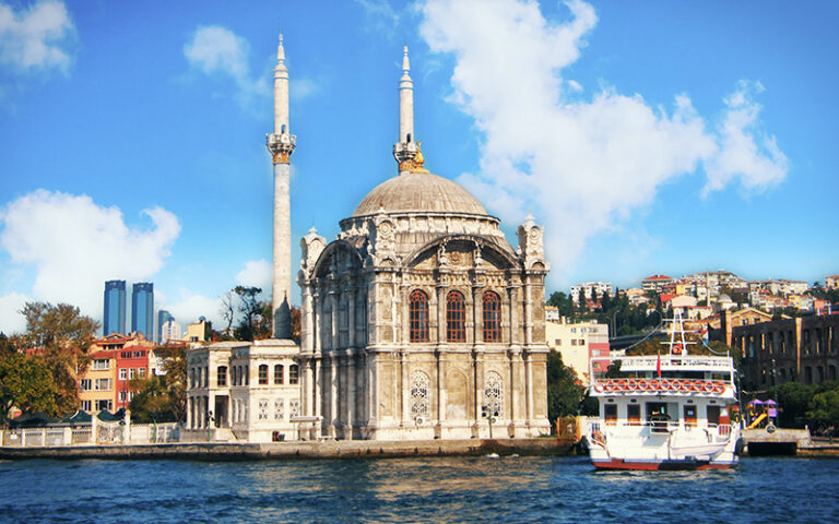 Ortaköy Camii